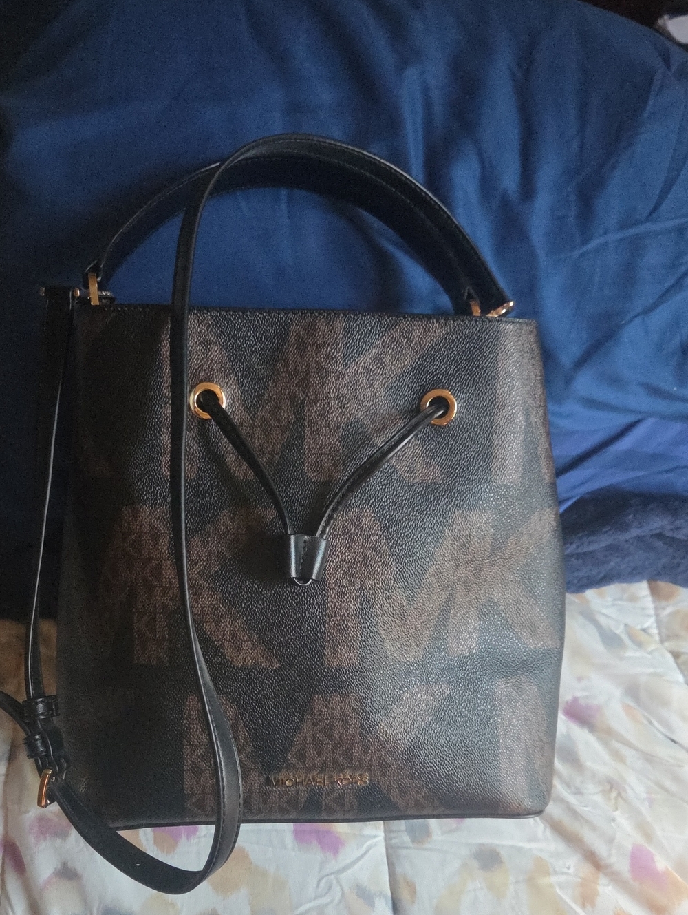 Michael Kors Suri Large Bucket Bag